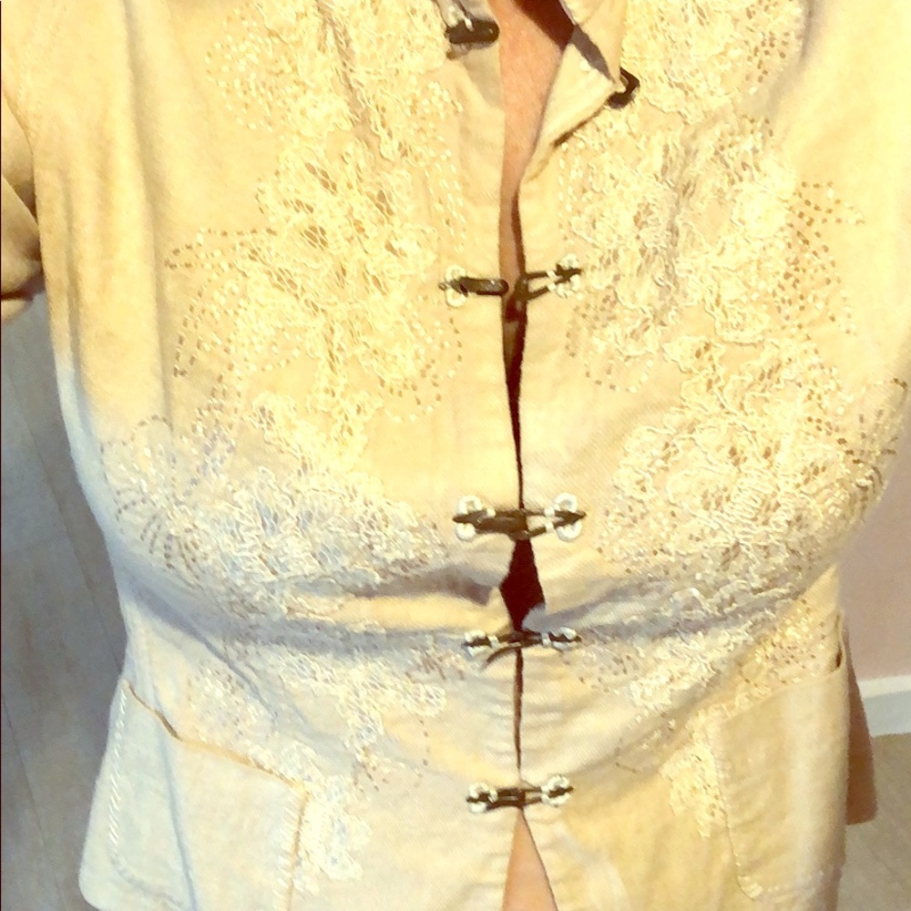 Eli’s Tarhari Linen Blend cropped jacket